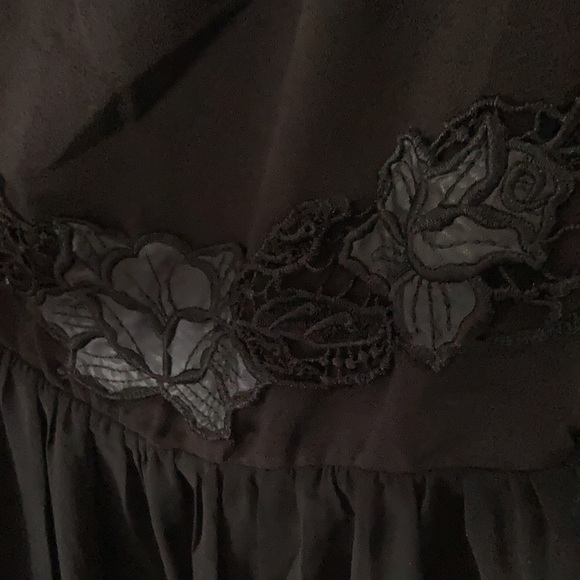 Beautiful Dress - fits a medium - large - Picture 2 of 5